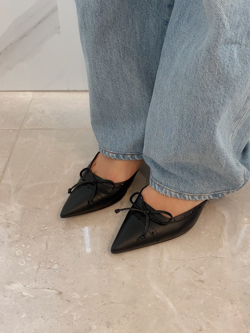 Lillie Pointed Toe Kitten Heel - BlackHeels